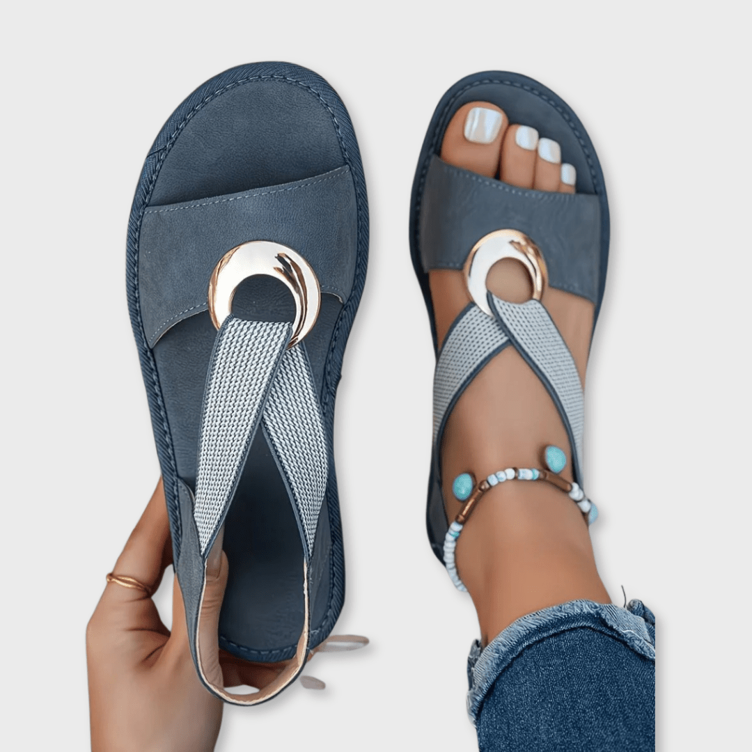 Stella | Flat Sandals With Metal Buckle - Eline Carter