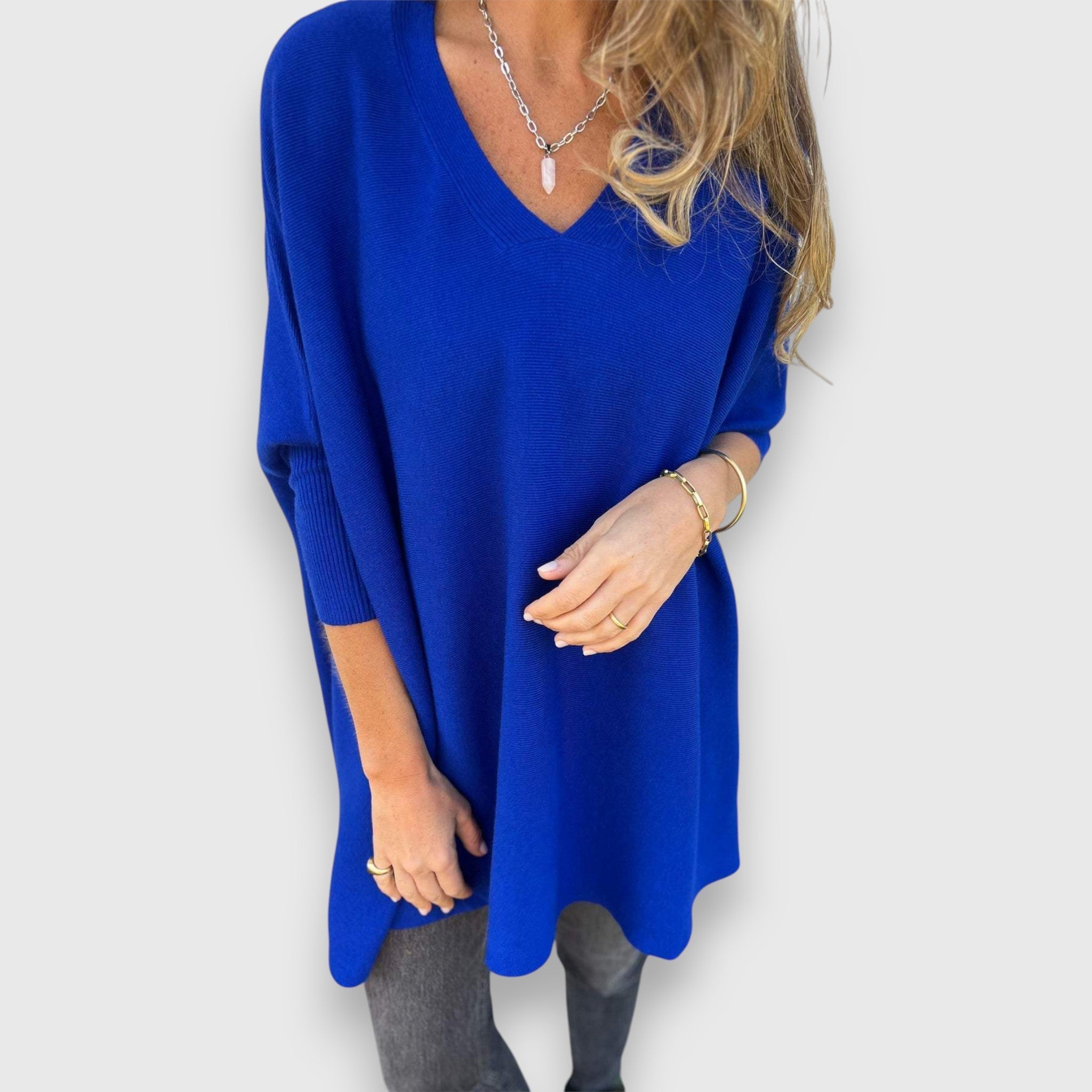 Rosie | Cosy Oversized V - Neck Sweater - Eline Carter