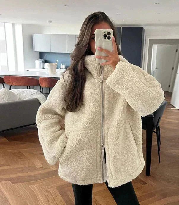 Liora – Oversized Teddy Jackets - Eline Carter