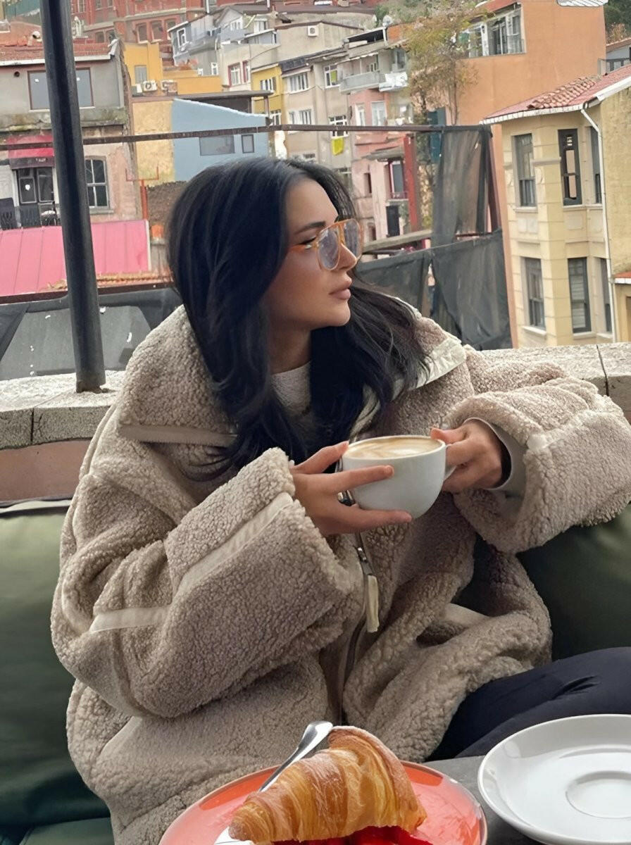Liora – Oversized Teddy Jackets - Eline Carter